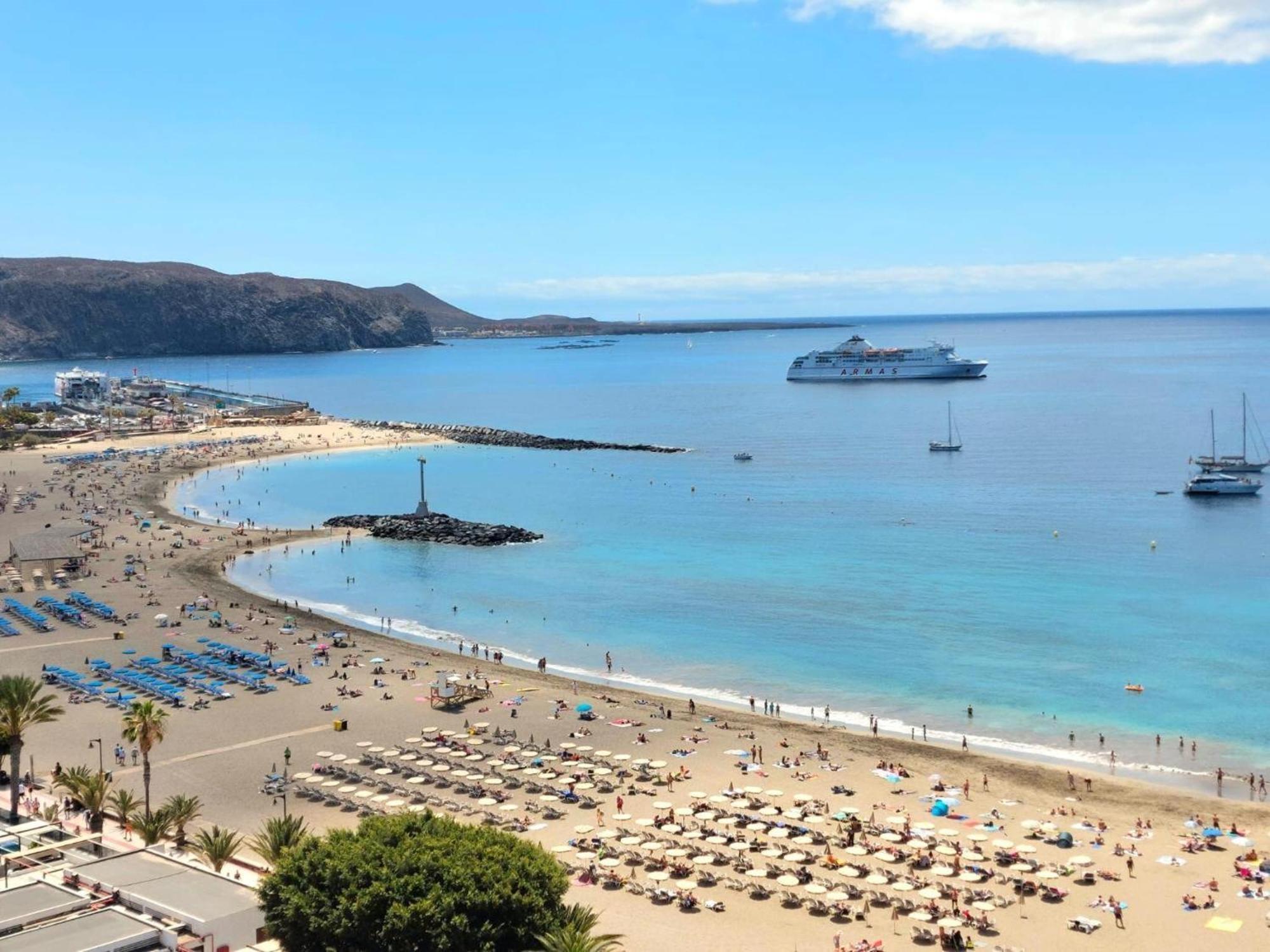 Few Steps From The Beach Hostel In Los Cristianos Arona  Eksteriør billede