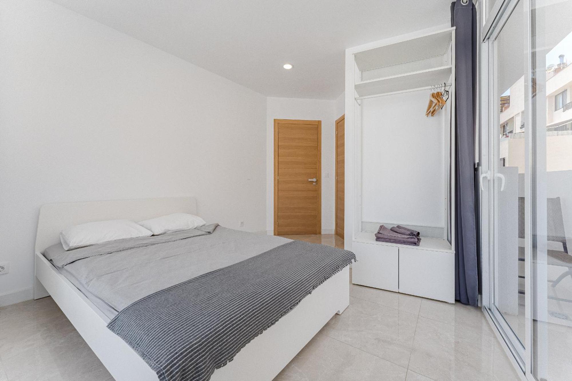 Few Steps From The Beach Hostel In Los Cristianos Arona  Eksteriør billede