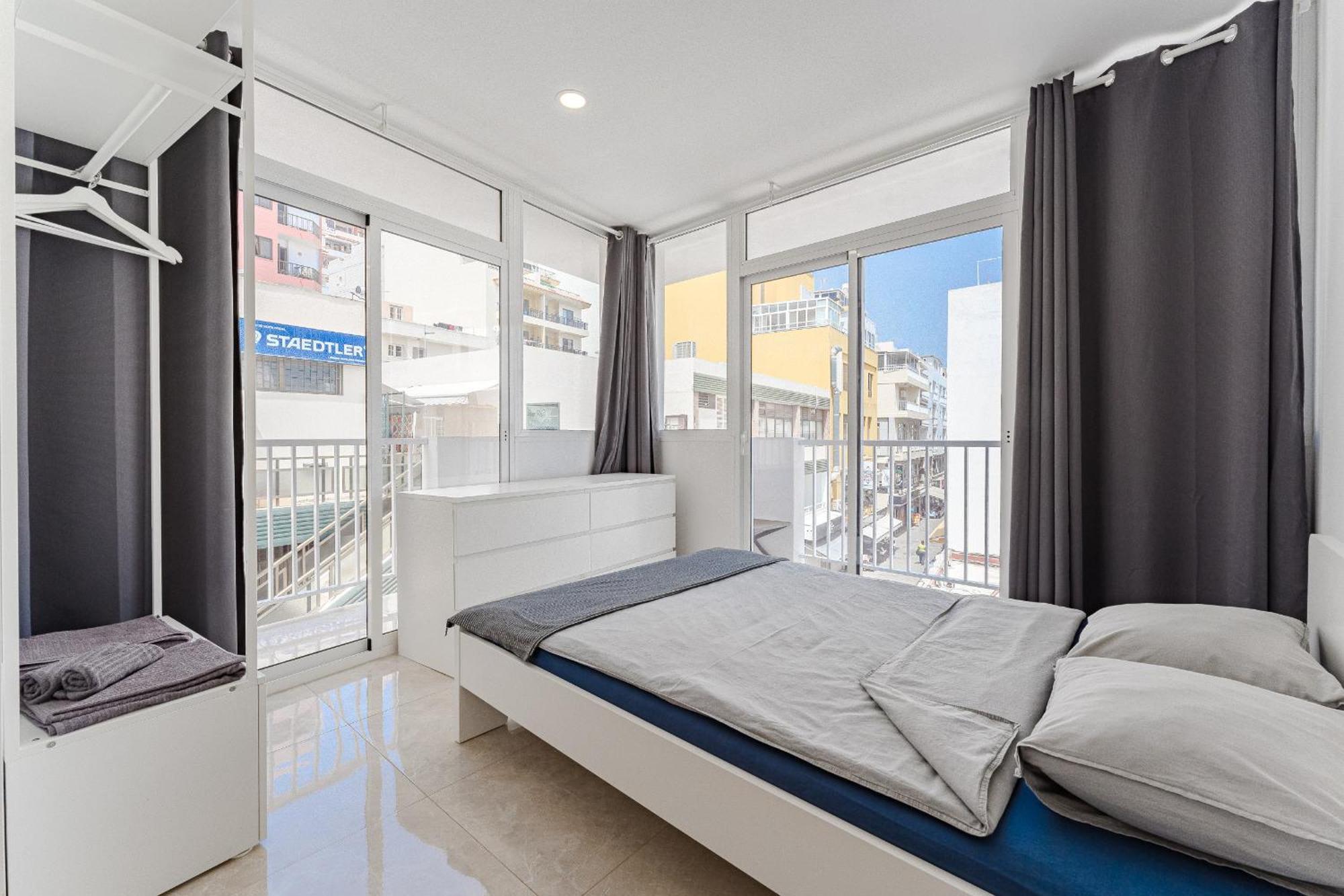Few Steps From The Beach Hostel In Los Cristianos Arona  Eksteriør billede
