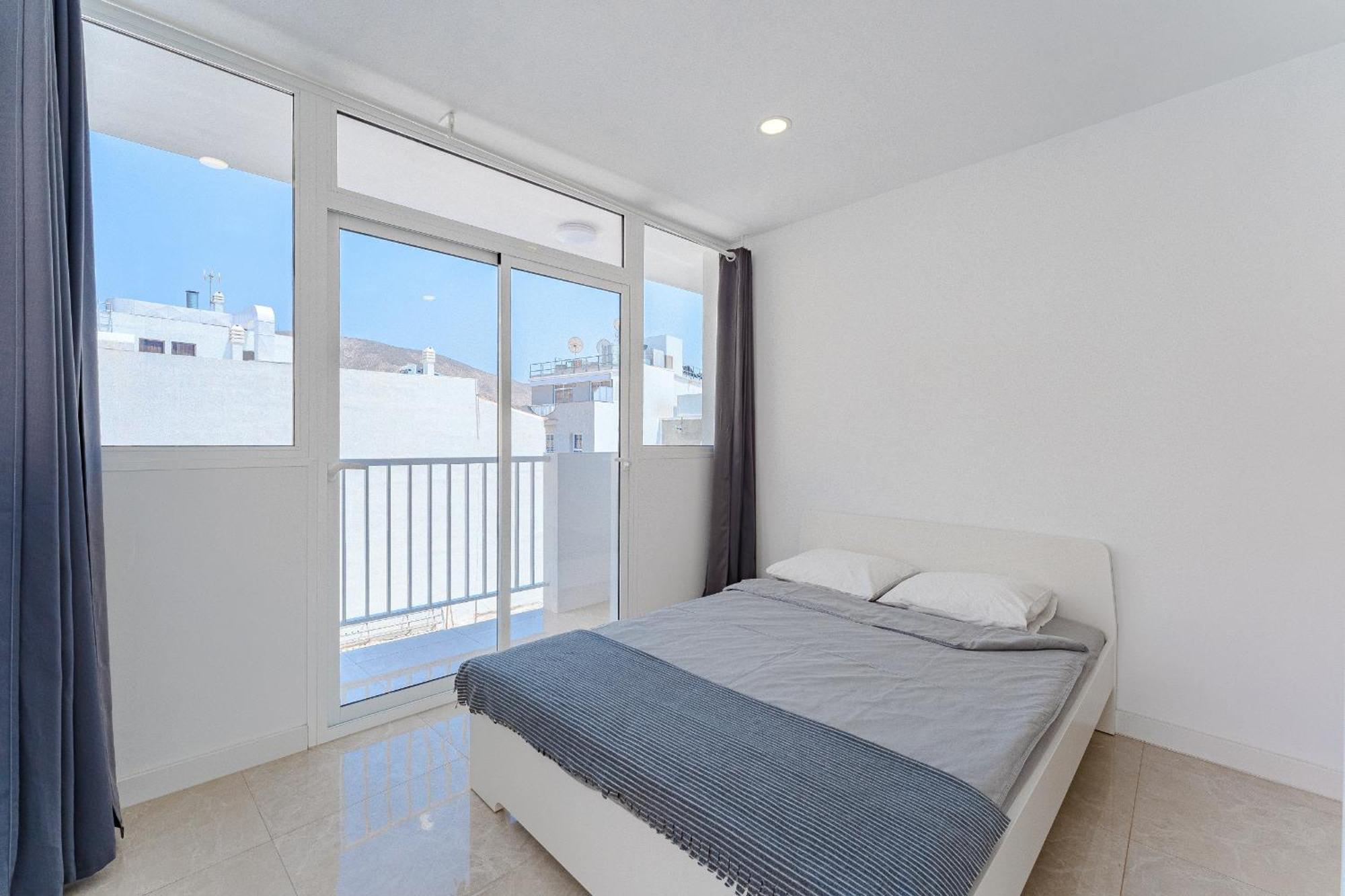 Few Steps From The Beach Hostel In Los Cristianos Arona  Eksteriør billede