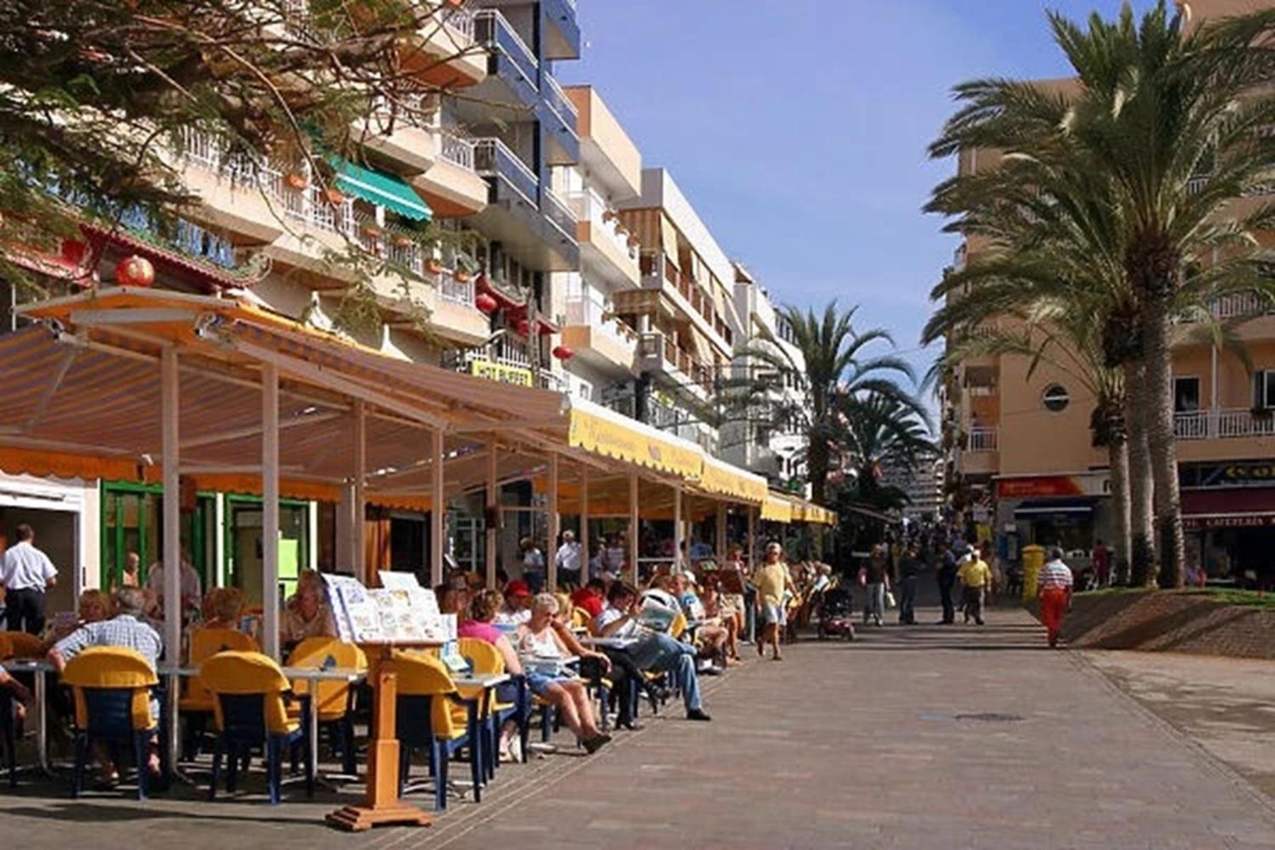 Few Steps From The Beach Hostel In Los Cristianos Arona  Eksteriør billede