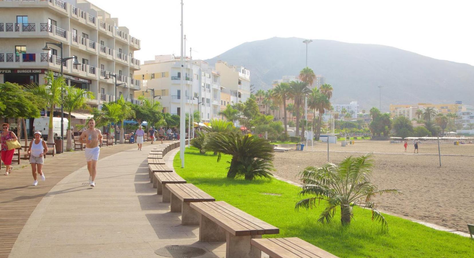 Few Steps From The Beach Hostel In Los Cristianos Arona  Eksteriør billede