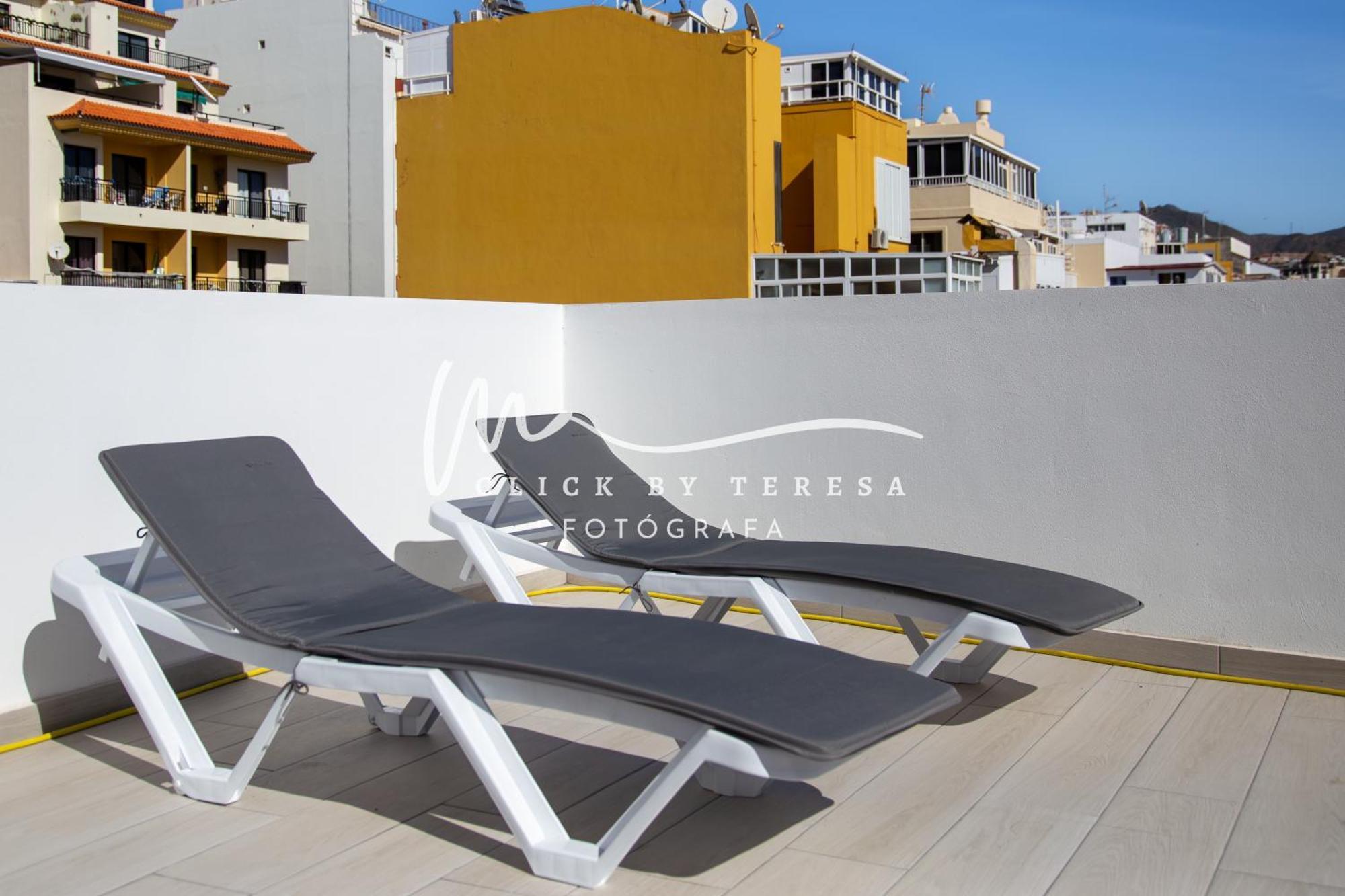 Few Steps From The Beach Hostel In Los Cristianos Arona  Eksteriør billede