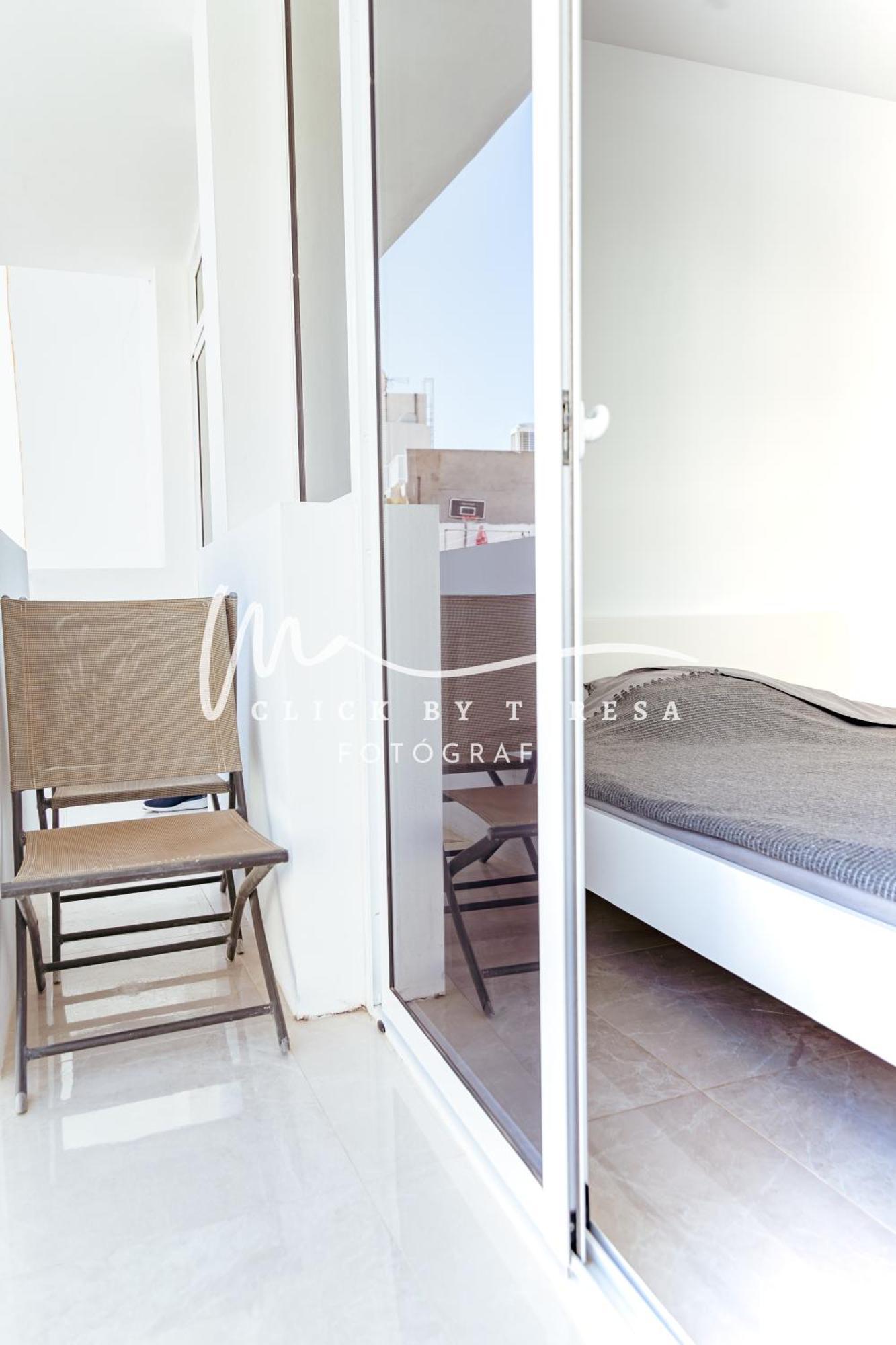 Few Steps From The Beach Hostel In Los Cristianos Arona  Eksteriør billede