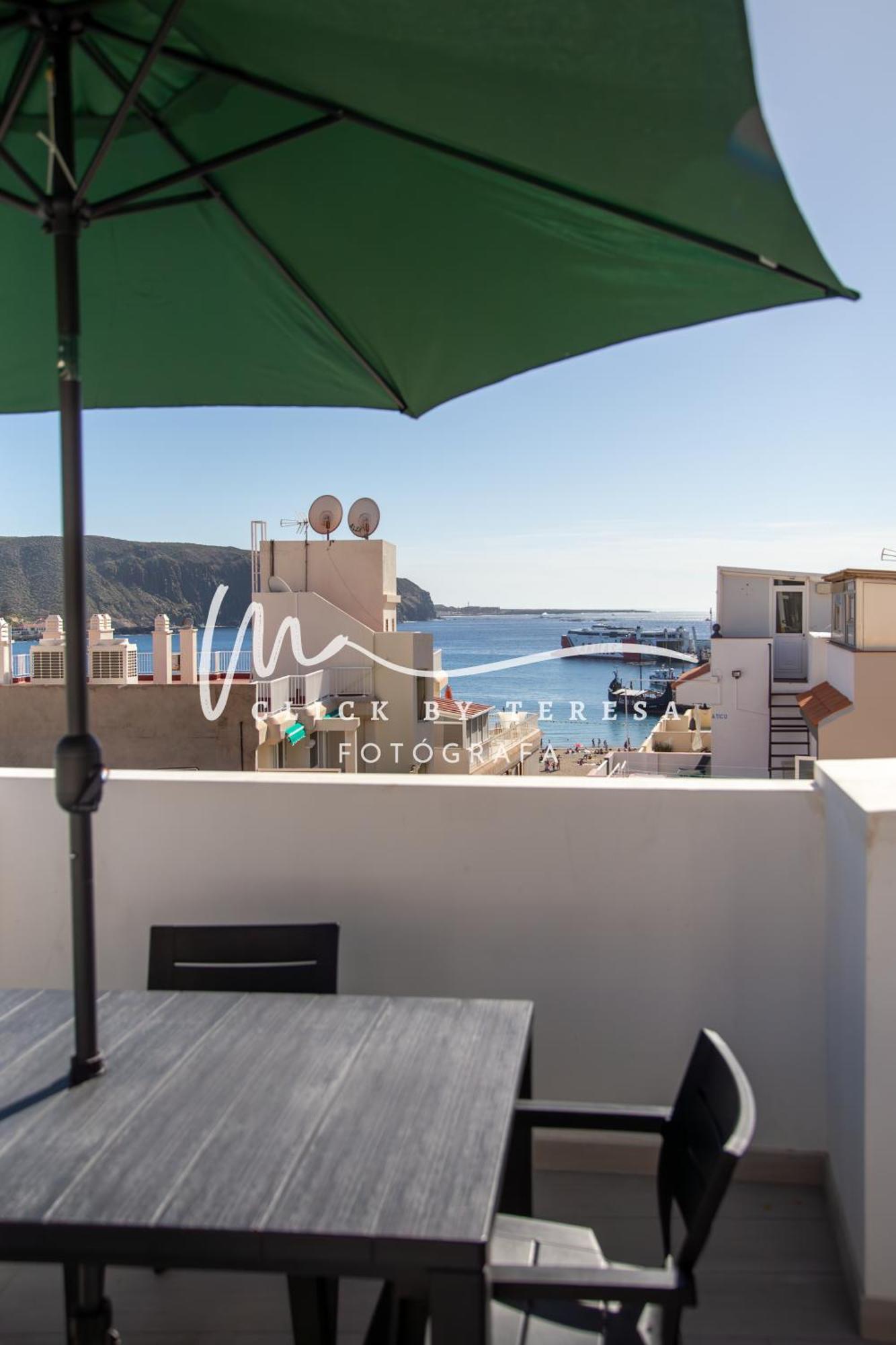 Few Steps From The Beach Hostel In Los Cristianos Arona  Eksteriør billede
